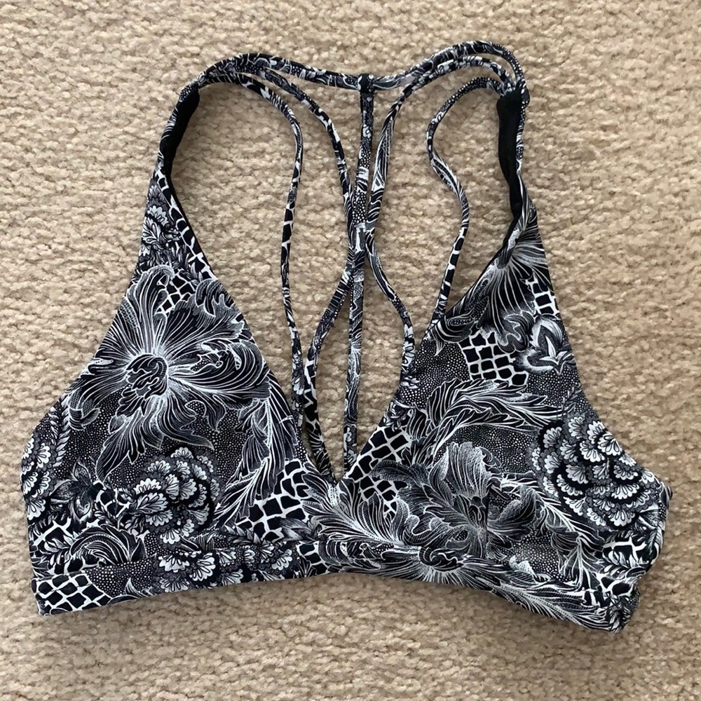 Lululemon sports bra black and white size 8